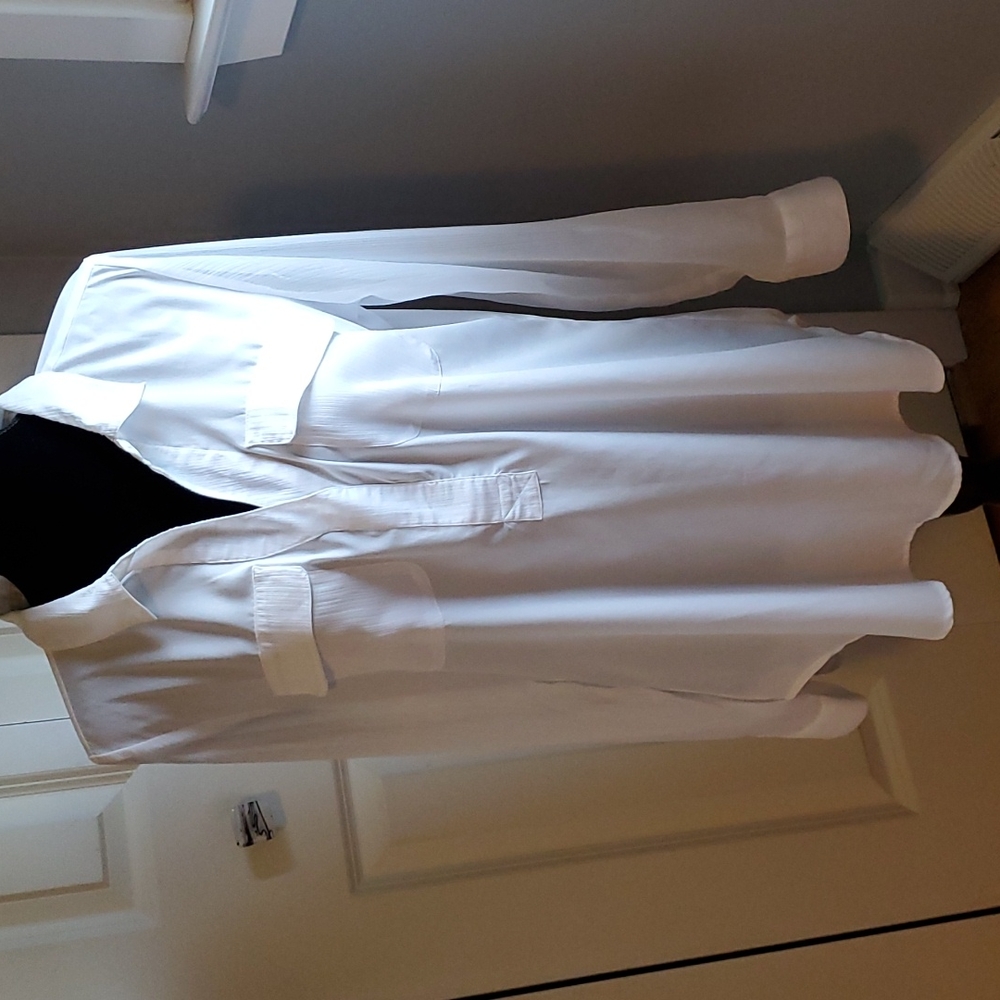 NWOT white Apollo v-neck tunic top. White with roll tab sleeves.